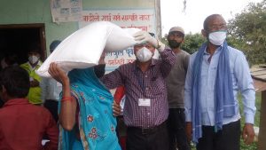 पर्सागढी नगरपालिकाको वडा ९ मा वडाअध्यक्ष गौरोद्वारा वडामा राहत बितरण