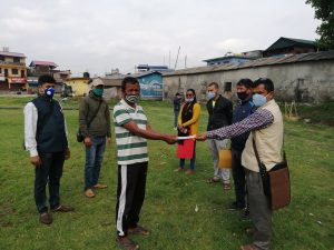 भरतपुरमा उपचाररत माडीकी महिलालाई माडी जेसिज र बसन्तपुर युनाइटेडको सहयोग ।