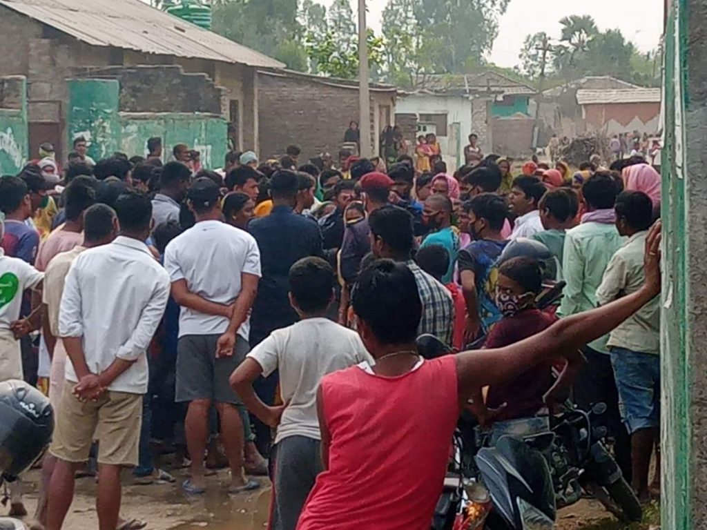 राहत बितरनको क्रममा  सर्लाहीमा आँसु ग्याँस प्रहार