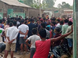 राहत बितरनको क्रममा  सर्लाहीमा आँसु ग्याँस प्रहार
