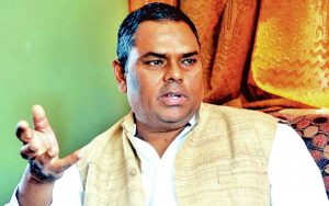 सत्ता, शक्ति र पैसाको भरमा पार्टी फुटाउन विधेयक ल्याइएको समाजवादी पार्टीको अध्यक्ष यादवको दावी।