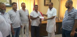 पीसीआर मेसिन खरीद गर्न बीरगंज माहानरलाइ कबाड़ी व्यसायसंघ पर्साको ५१०००/ हजार सहयोग