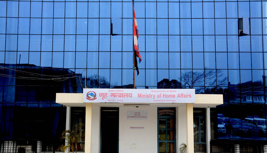 स्वास्थ्यकर्मीको मनोबल गिराउने काम नगर्न र आदेशको पूर्ण कार्यान्वयन गर्न अनुरोध