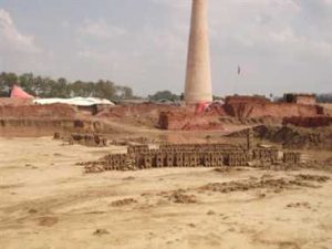 इटा भट्टाका मजदुर लाई कौवाहाका युवाहरु द्वारा राहत बितरण