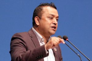संसद थापाले गरे कविता वाचन गरेर प्रधानमन्त्री केपी शर्मा ओलीको आलोचना