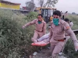 भारतमा दुई ट्रक ठोक्किँदा २४ जना  मजदुरको मृत्यु