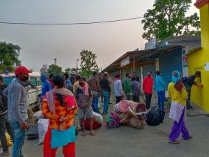 सिमामा आएर रोकिएका कैलालीका १८३ नेपाली भित्रिए