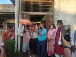 महोत्तरीको मनरा शिस्वा नगरपालिकामा गरिब विपन्न परिवारलाई  राहत बाडियो