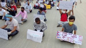 पिसिआर प्रबिधिबाट सबैको कोरोना परिक्षण हुनु पर्ने लगायत माग राख्दै बारामा युवाहरु आन्दोलित