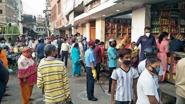 आर्थिक राजधानी वीरगञ्जमा पसल खुलेपछि बढ्यो चहलपहल