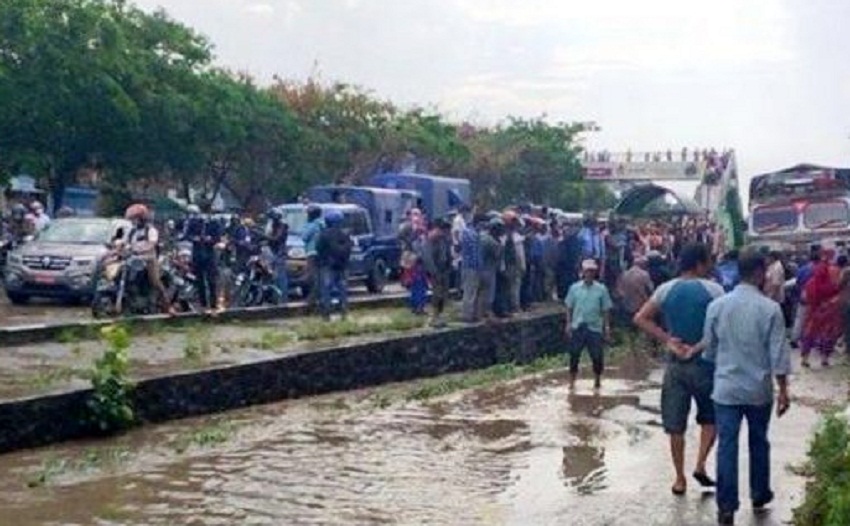 अरनिको राजमार्गको भेलले बगाएका चालक अझै बेपत्ता