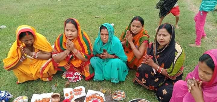 कोरोना भगाउन तराईको जिल्लाहरुमा स्थानीयले कोरोनामाइको पूजा गर्दै