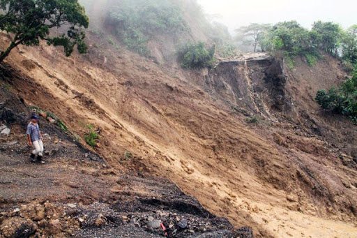 पर्वतमा पहिरोले पुरिएर तीनको मृत्यु, ६ जना बेपत्ता