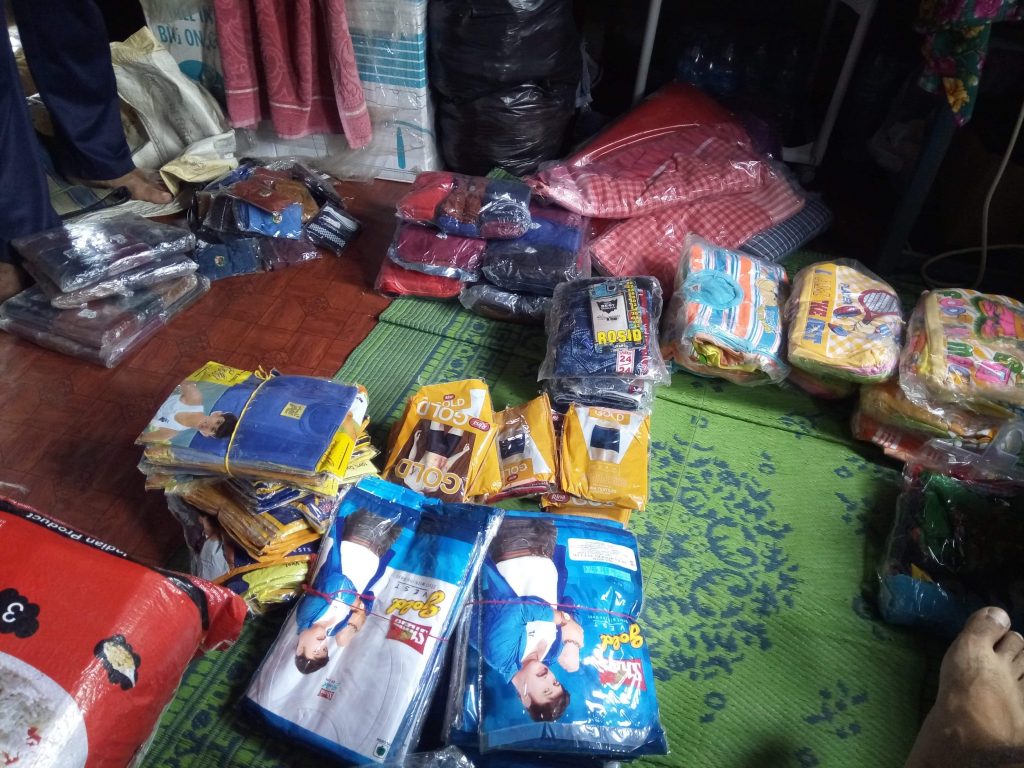 सम्सी बाट भारी मात्रामा कपडा सहित पाच ओटा गाई बरामद