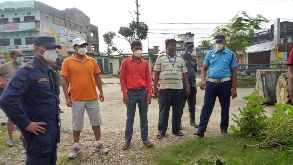 १५ बर्ष देखि थूनीएको नाला समुदाय-प्रहरी साझेदारी कार्यक्रम अन्तरगत सरसफाई गरियो
