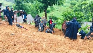 अपडेट:-पहिरोमा पूरिएर एकै परिवारका ५ जनाको ज्यान गयो
