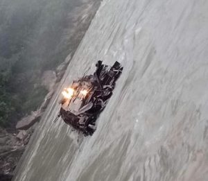 Breaking-News:-तेल ट्याङ्कर त्रिशूली नदीमा खसेर आगलागी