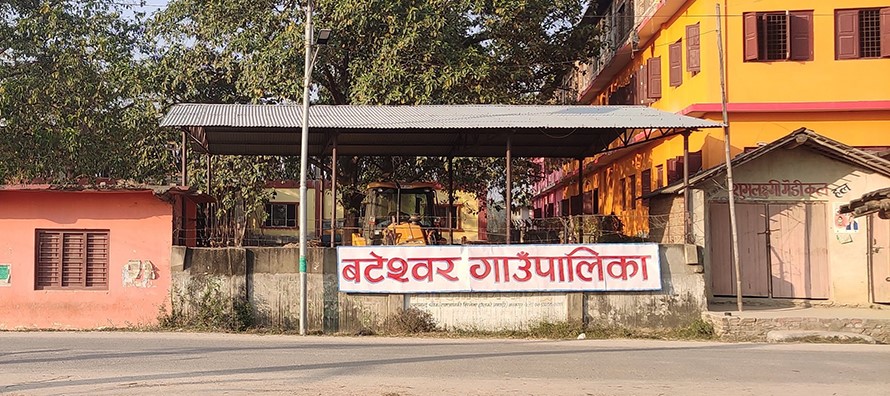 बटेश्वर गाउँपालिकामा अख्तियारको छापा: योजना कागजात नियन्त्रणमा