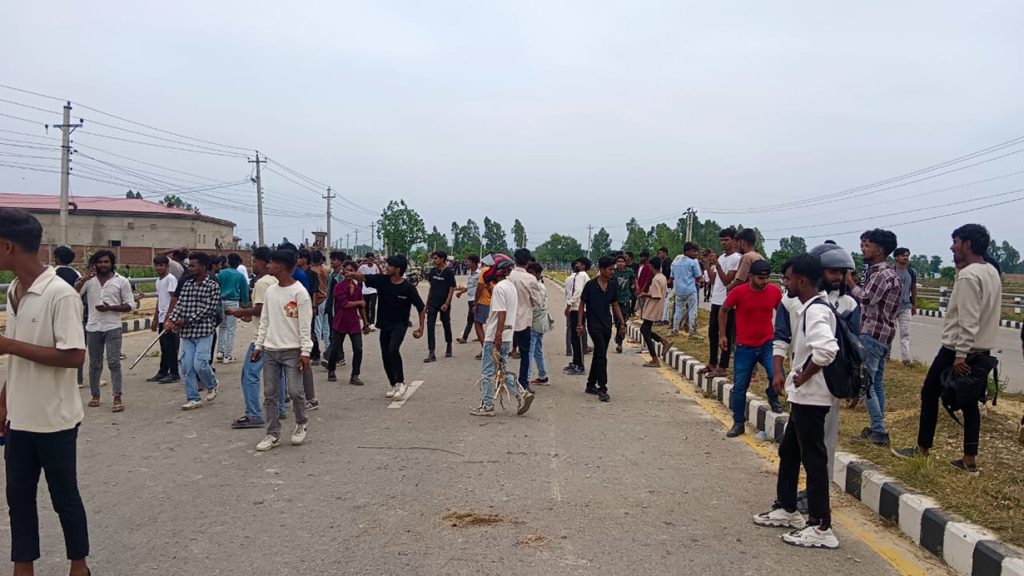 धनुषाको वाटरल्यान्ड पार्कमा झडप, क्षिरेश्वर क्षेत्रमा तनाब चुलियो