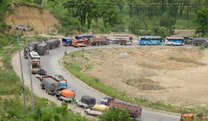 नेपालीको लाइफलाइन सडक : मेरुदण्ड भाँचिएको ६ महिनासम्म छैन उपचार