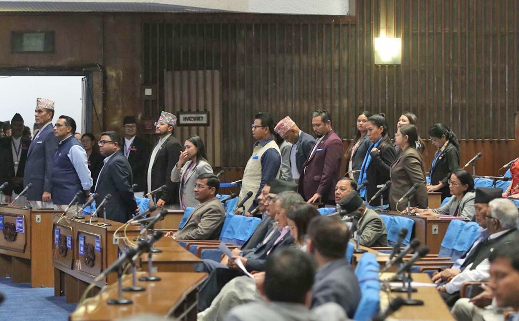 संसद्‍बाट बाहिरियो राप्रपा, वेलमै बस्यो रास्वपा