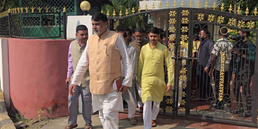 आज दलबलसहित मुख्यमन्त्री निवास खाली गराइने !