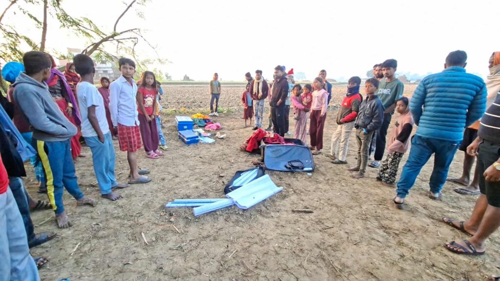 वृन्दावनका दुई घरमा सुरुङ खनेर १२ लाख बराबरको धनमाल चोरी