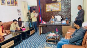 मुख्यमन्त्रीको कामकाज रोक्न माग गर्दै युवा-विद्यार्थी सङ्गठनले बुझाए ज्ञापनपत्र