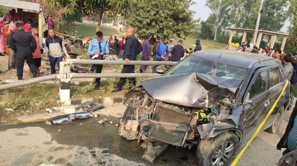 धनुषामा कारले ठक्कर दिंदा श्रीमतीको मृत्यु, श्रीमान गम्भीर घाइते