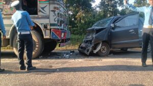 ट्रक र कार ठोक्किँदा वृद्धको मृत्यु, दुई जना घाइते