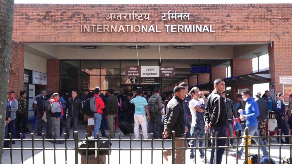 आयआर्जन र रोजगारीका लागि विदेशिने क्रम बढ्दो