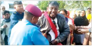 गरिमा विकास बैंकमाथि ठगीको आरोप, आत्मदाह प्रयास