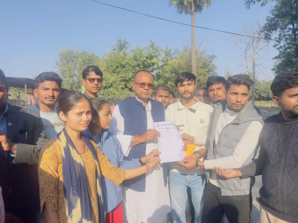 स्वास्थ्यकर्मी विद्यार्थीहरूद्वारा प्रदेश सरकारलाई ध्यानाकर्षण